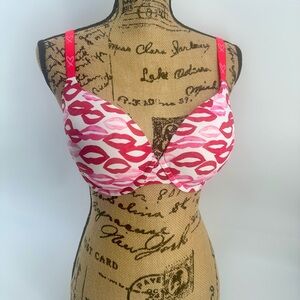 Victoria's Secret Push Up Full Coverage T-Shirt Bra (lip kiss pattern) 36D NWOT